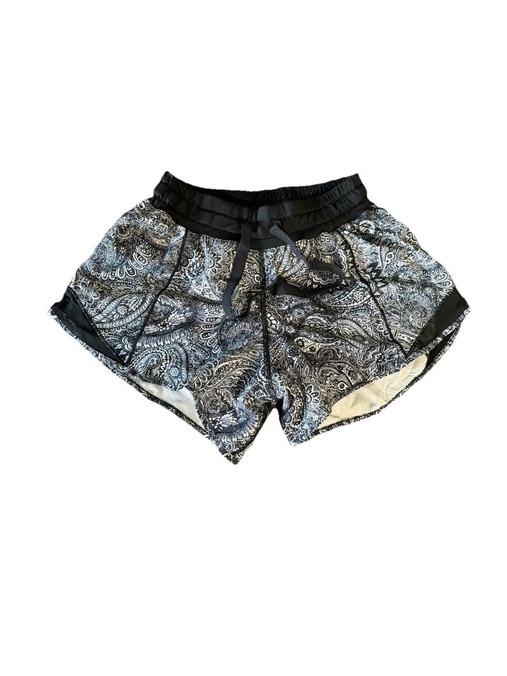 Lululemon Hotty Hot Short Mini Antique Paisley White Black size 2